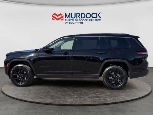 Diamond Black Crystal Pearlcoat 2026 Jeep Grand Cherokee L Altitude