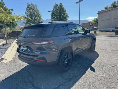 2025 Jeep Grand Cherokee Altitude