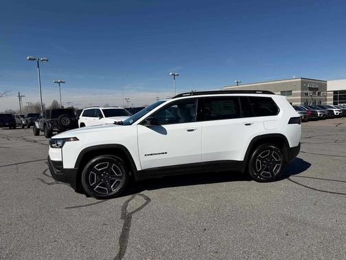 Bright White Clearcoat 2026 Jeep Cherokee Laredo 4x4