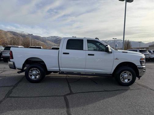 2026 RAM 2500 Tradesman Crew Cab 4x4 6'4' Box