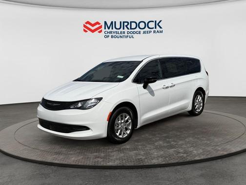 Bright White Clearcoat 2027 Chrysler Pacifica LX