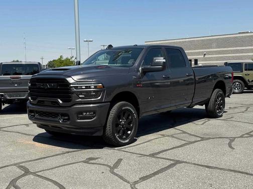 2025 RAM 3500 Laramie Crew Cab 4x4 8' Box