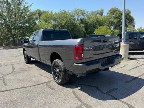 2025 RAM 3500 Laramie Crew Cab 4x4 8' Box