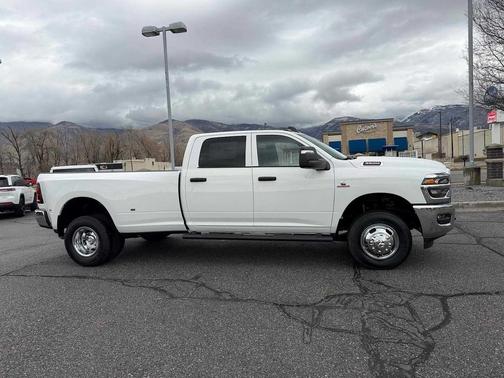 2026 RAM 3500 Tradesman Crew Cab 4x4 8' Box