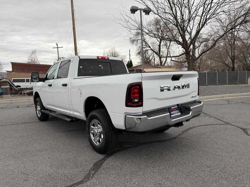 2026 RAM 2500 Tradesman Crew Cab 4x4 6'4' Box