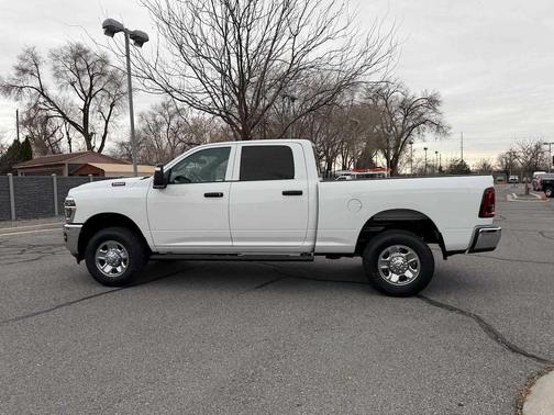 2026 RAM 2500 Tradesman Crew Cab 4x4 6'4' Box