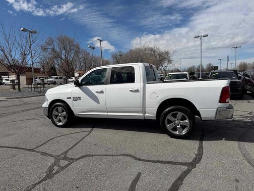 Bright White Clearcoat 2019 RAM 1500 Big Horn