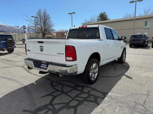Bright White Clearcoat 2019 RAM 1500 Big Horn