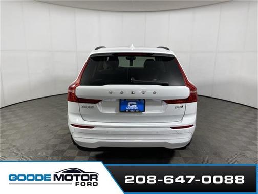 2022 Volvo XC60 B5 MOMENTUM