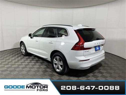 2022 Volvo XC60 B5 MOMENTUM