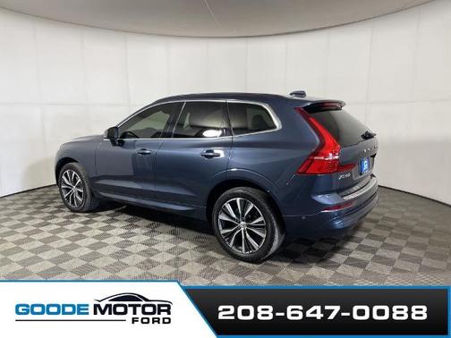 2022 Volvo XC60 B5 MOMENTUM