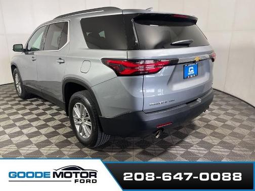 Sterling Gray Metallic 2023 Chevrolet Traverse LT CLOTH