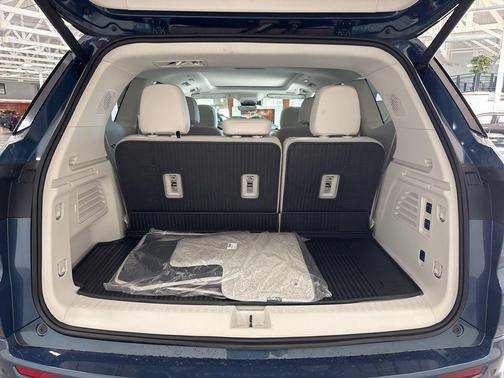 ocean blue metallic 2026 Buick Enclave Avenir