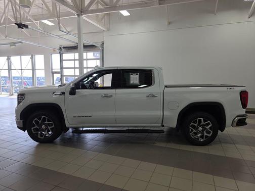 Summit White 2023 GMC Sierra 1500 SLT