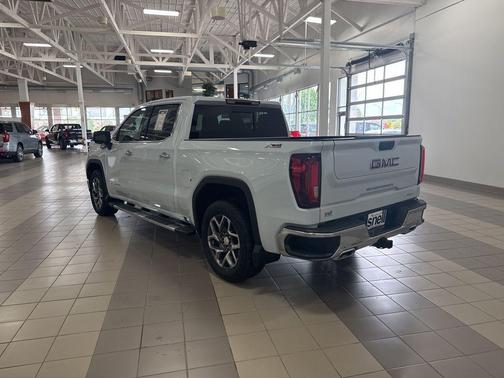 Glacier White Tricoat 2026 GMC Sierra 1500 SLT