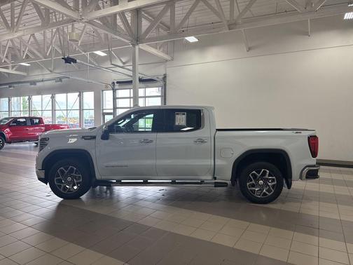 Glacier White Tricoat 2026 GMC Sierra 1500 SLT