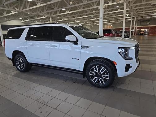 2023 GMC Yukon XL 4WD AT4