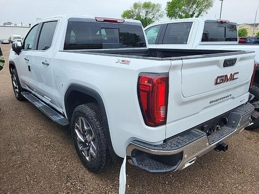 Glacier White Tricoat 2026 GMC Sierra 1500 SLT