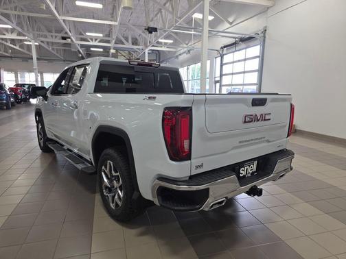 Glacier White Tricoat 2026 GMC Sierra 1500 SLT