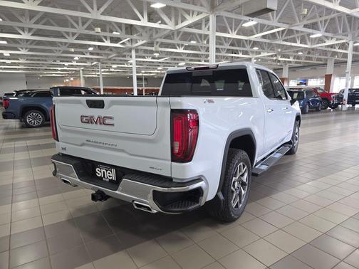 Glacier White Tricoat 2026 GMC Sierra 1500 SLT