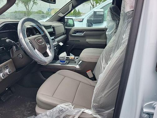 Glacier White Tricoat 2026 GMC Sierra 1500 SLT