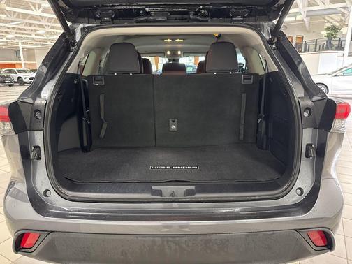 2020 Toyota Highlander LE