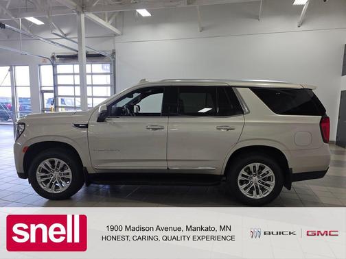 Pearl Beige Metallic 2022 GMC Yukon SLT