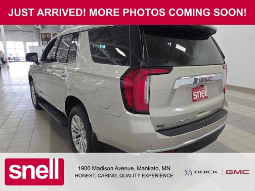 Pearl Beige Metallic 2022 GMC Yukon SLT
