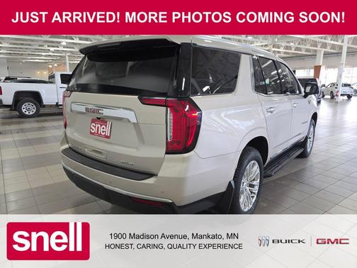 Pearl Beige Metallic 2022 GMC Yukon SLT