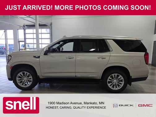 Pearl Beige Metallic 2022 GMC Yukon SLT