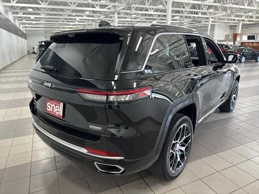 2023 Jeep Grand Cherokee Summit