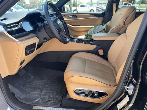2023 Jeep Grand Cherokee Summit