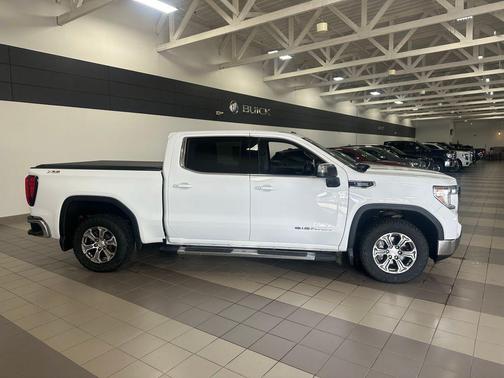 Summit White 2022 GMC Sierra 1500 SLE