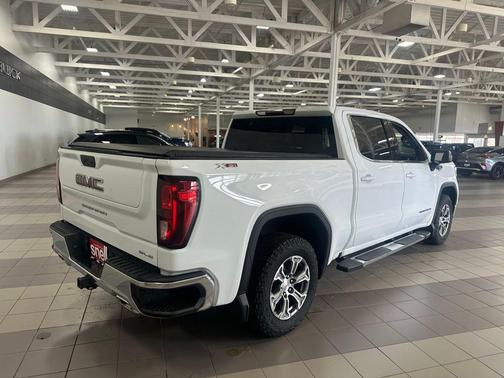 Summit White 2022 GMC Sierra 1500 SLE