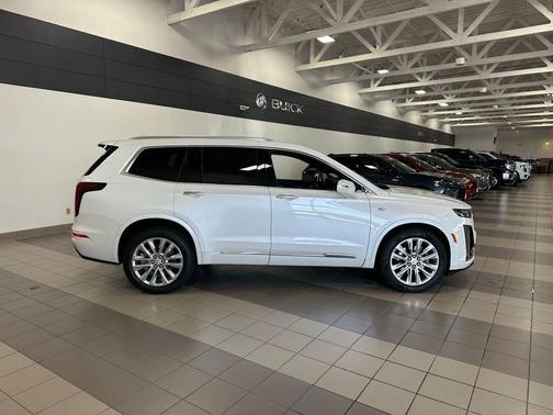 Crystal White Tricoat 2021 Cadillac XT6 Premium Luxury AWD