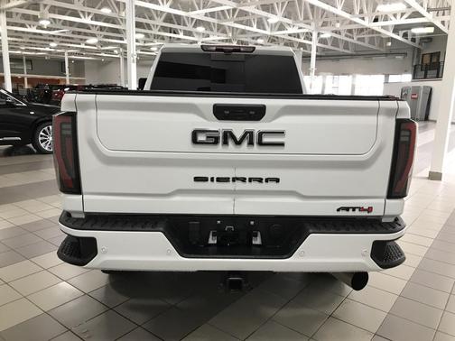2024 GMC Sierra 2500 AT4