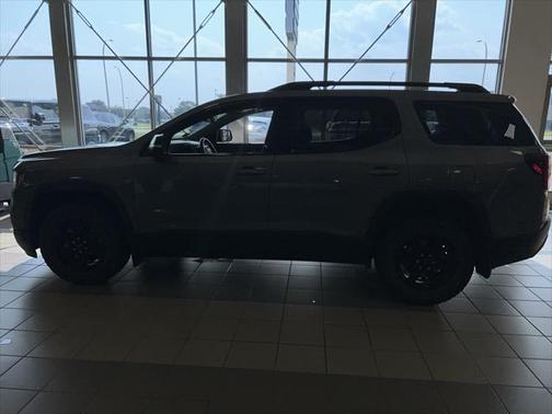 2022 GMC Acadia AWD AT4