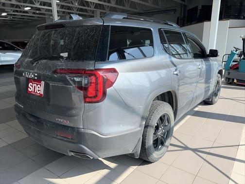 2022 GMC Acadia AWD AT4