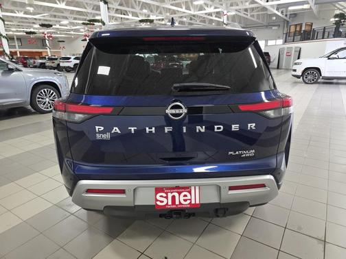 2022 Nissan Pathfinder Platinum 4WD