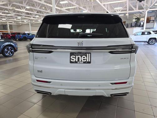 iridescent white tricoat 2026 Buick Enclave Avenir FWD