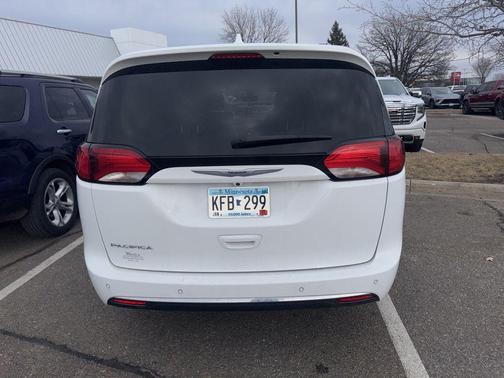 2020 Chrysler Pacifica Touring L