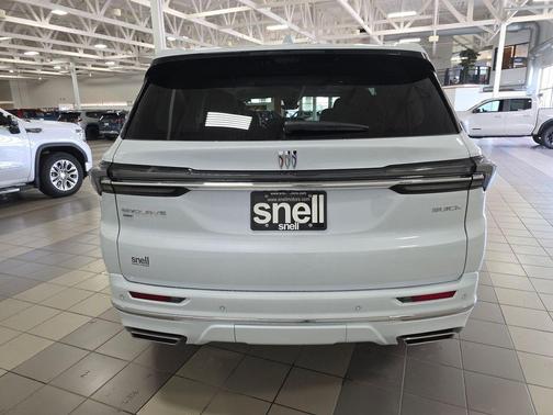 iridescent white tricoat 2026 Buick Enclave Avenir FWD