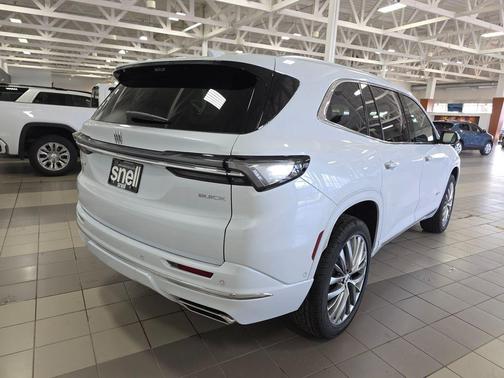 iridescent white tricoat 2026 Buick Enclave Avenir FWD