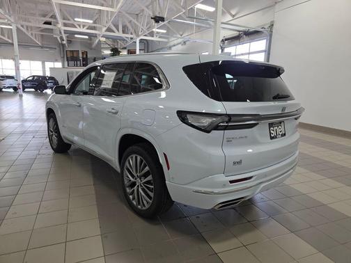 iridescent white tricoat 2026 Buick Enclave Avenir FWD