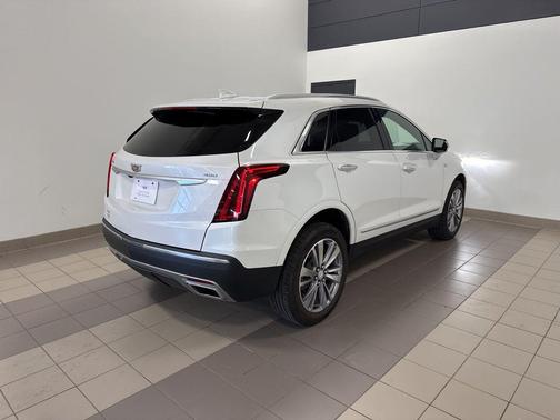 Crystal White Tricoat 2025 Cadillac XT5 Premium Luxury