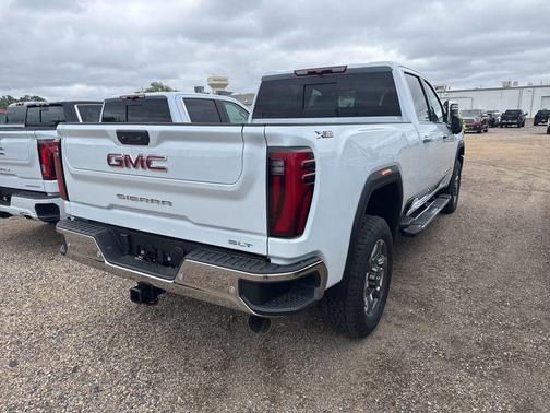 Glacier White Tricoat 2026 GMC Sierra 3500 SLT