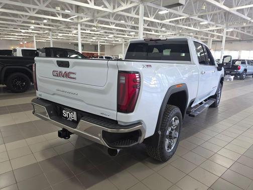 Glacier White Tricoat 2026 GMC Sierra 3500 SLT