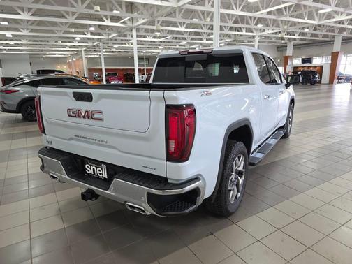 Glacier White Tricoat 2026 GMC Sierra 1500 SLT