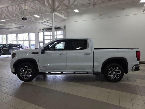 Glacier White Tricoat 2026 GMC Sierra 1500 SLT
