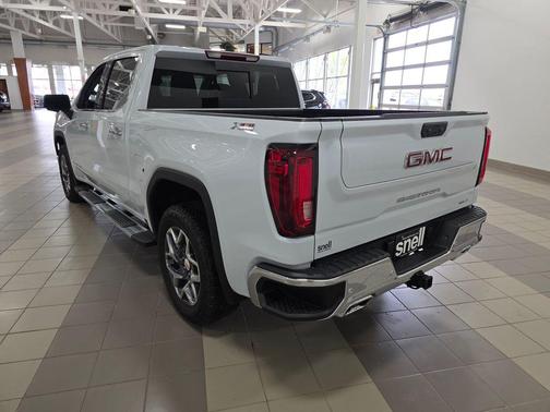 Glacier White Tricoat 2026 GMC Sierra 1500 SLT